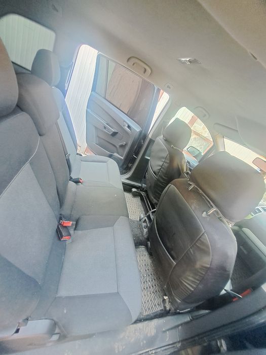 Vând Opel Zafira
