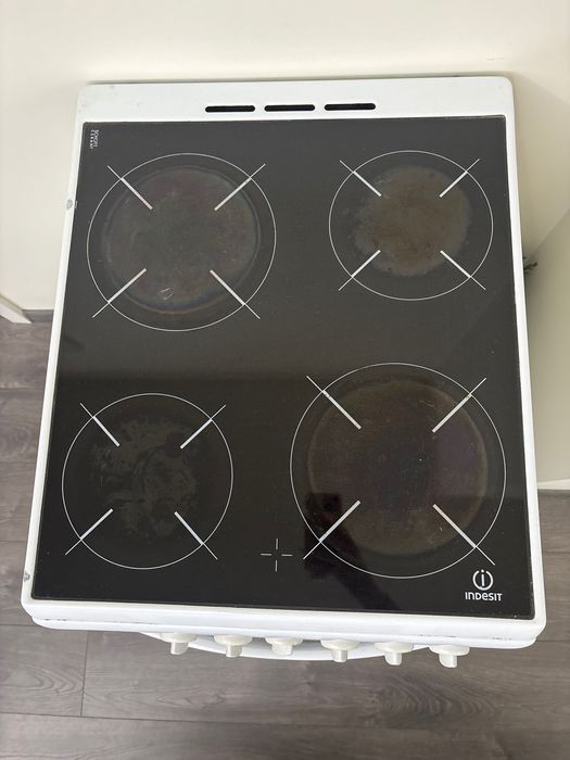 Готварска печка на марката Indesit