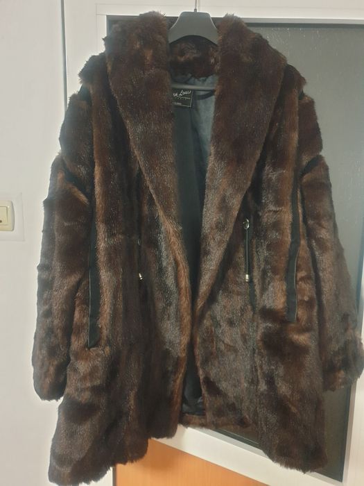 Se vand 2 haine de dama,blana ecologica si o geaca barbateasca din pie