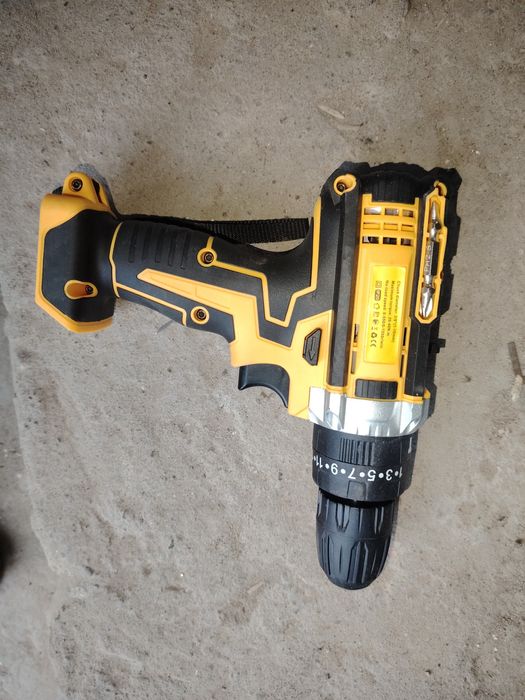 Запчасть шуруповерт тушка.