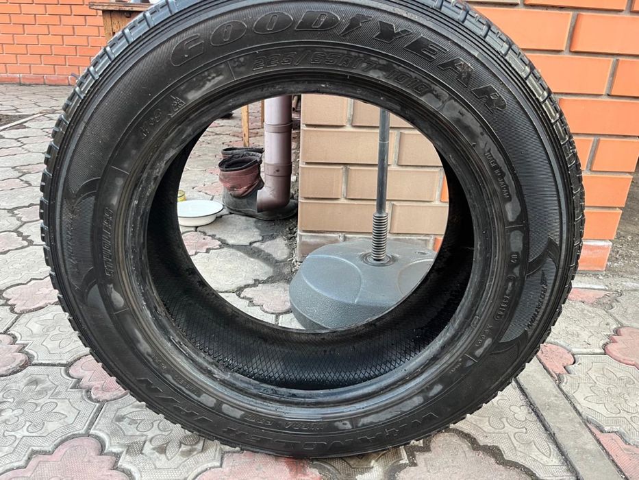 Продам всесезонную резину