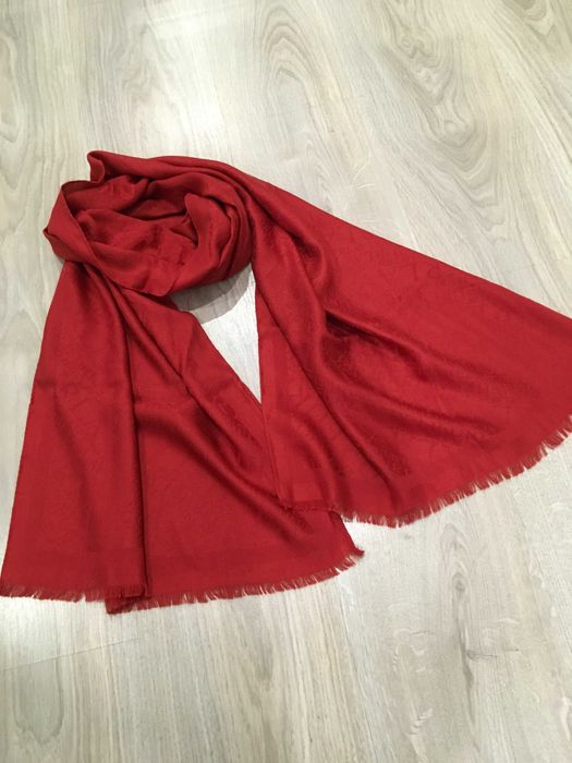 FURLA лого шал в червено