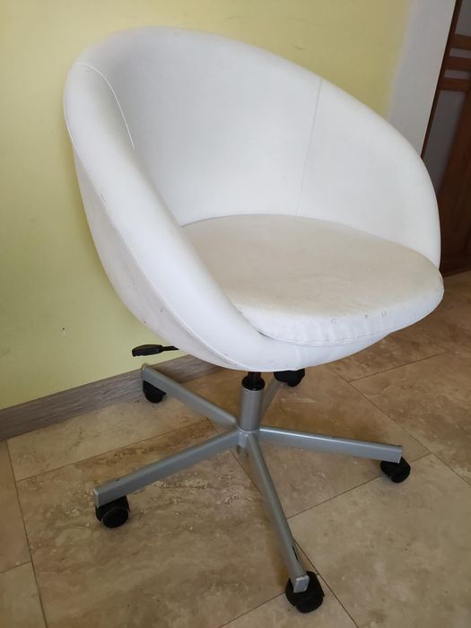 Scaun alb de birou