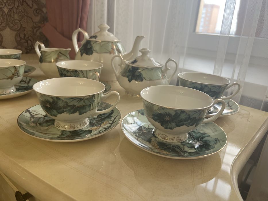 Фарфоровый чайный сервиз