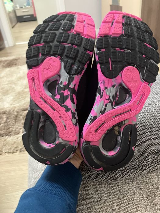 Маратонки Under Armour  36.5 номер