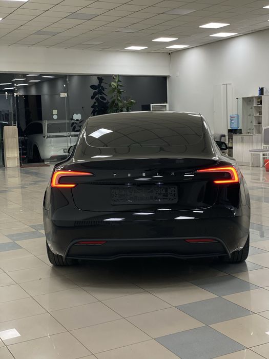 Tesla Model 3 Highland Restyling  2025