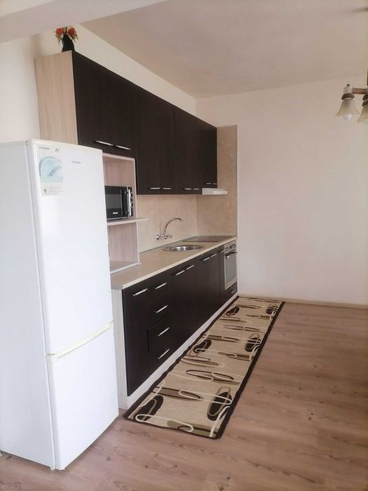 Дава се под наем Тристаен апартамент в Пловдив, Център - 1020 кв.м за 510 € - Снимка #2