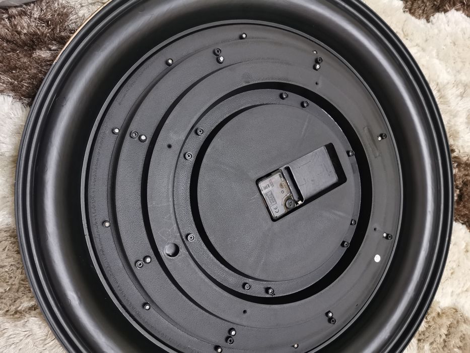 Уникален стенен часовник