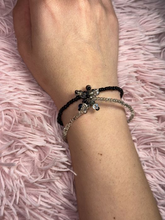 Гривна от мъниста наподобяващи стъклен ефект