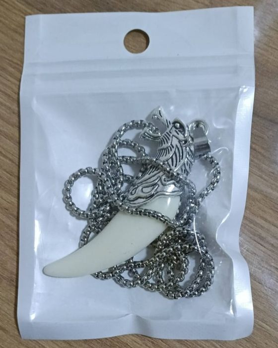 Продам кулон волчий клык