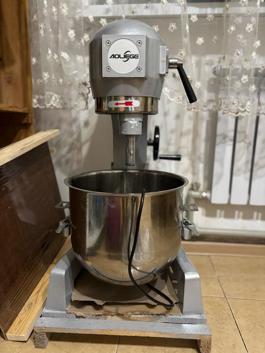 Продаю тестомес в идеальном состоянии