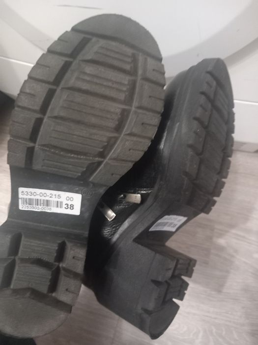 Ботуши 38 номер  естествена кожа. Стелка 24.7 см.