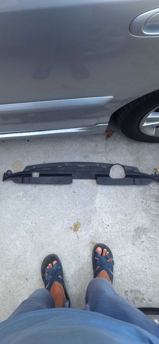 Продавам  кората  над  радиаторите за хонда  сивик 7  фейслифт  1.7