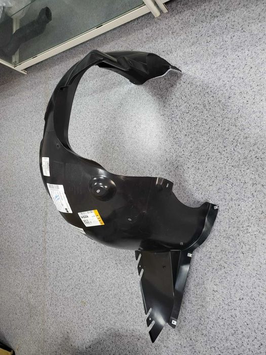 Подкрылок передний правый, левый Volkswagen POLO оригинал