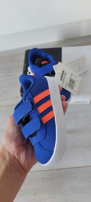 Pantofi Adidas noi, mărimea 21
