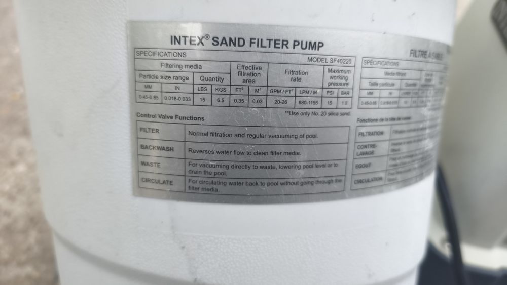 Vând pompa de piscina Intex Krystal Clear