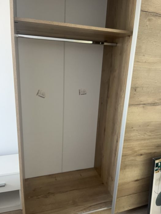 Гардероб с плъзгащи врати