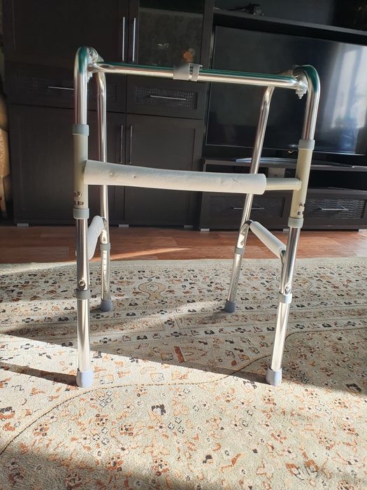 Продам новые ходунки