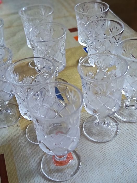 Хрустальные бокалы большие и маленькие