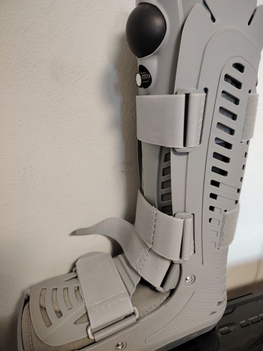 Ортопедичен ботуш/ортеза