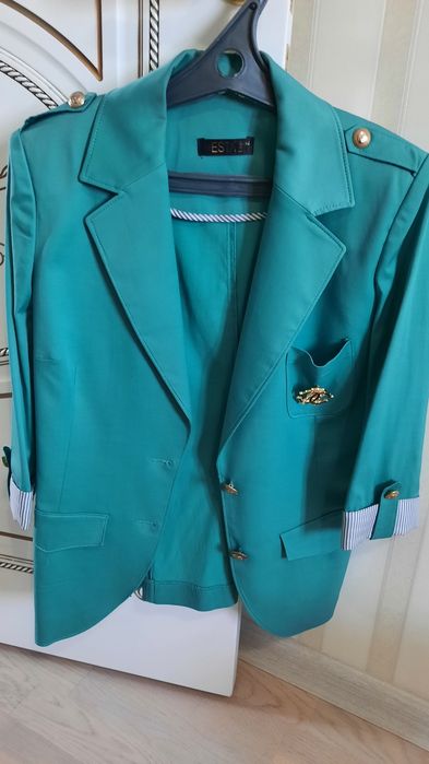 Женский пиджак разного размера