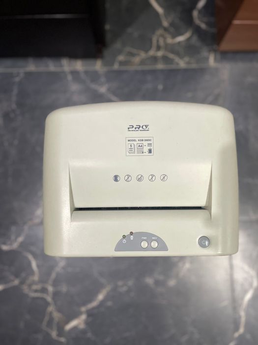 Шредер , уничтожитель для бумаг