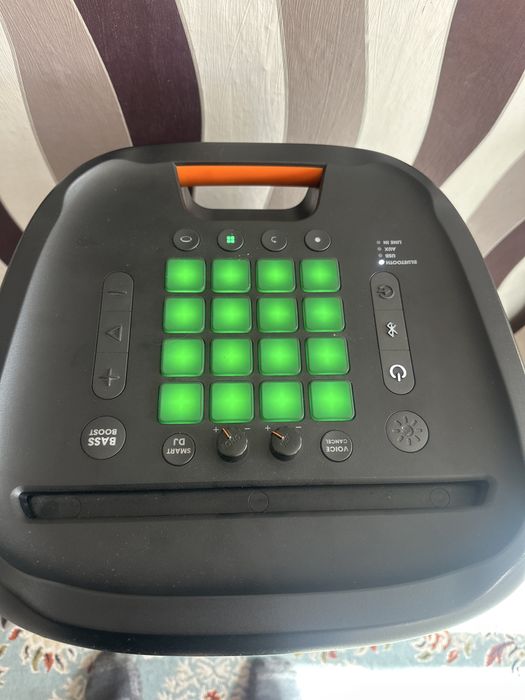 Продам jbl partybox 1000 новая