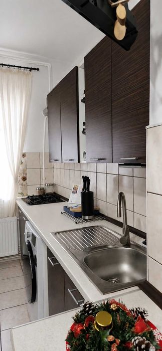 Apartament 2 camere de vânzare – Găești | Etaj 3 | Renovat | Centrală proprie