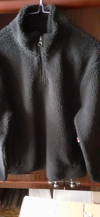 Пуловер черен,  пухкав, рошав