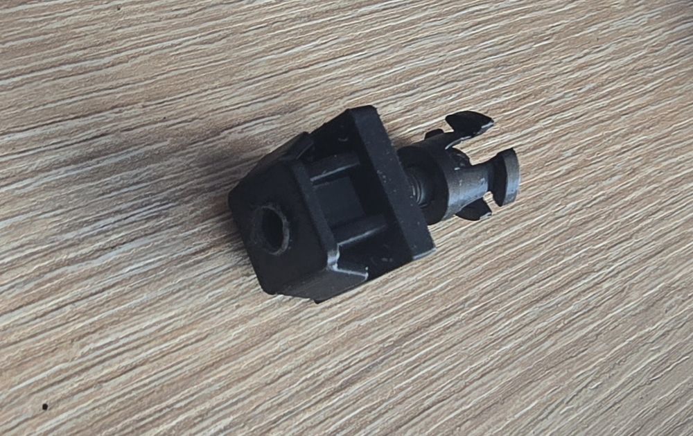 Крепежи за дистроник W221