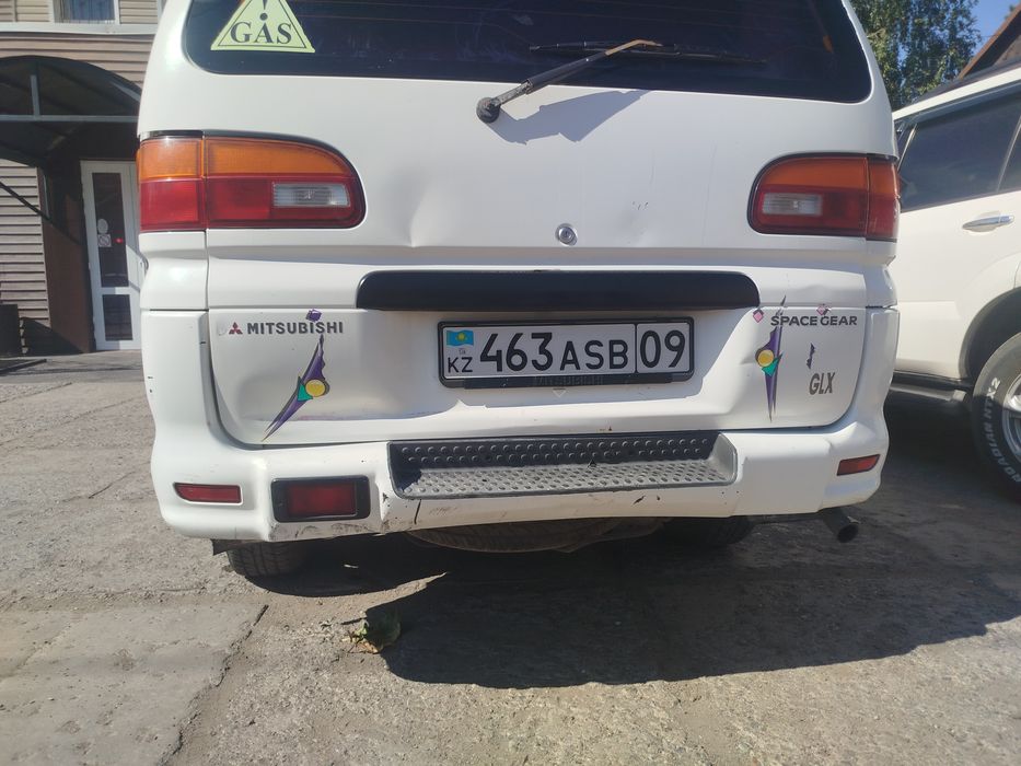 Минивэн Mitsubishi Space gear газ- бензин