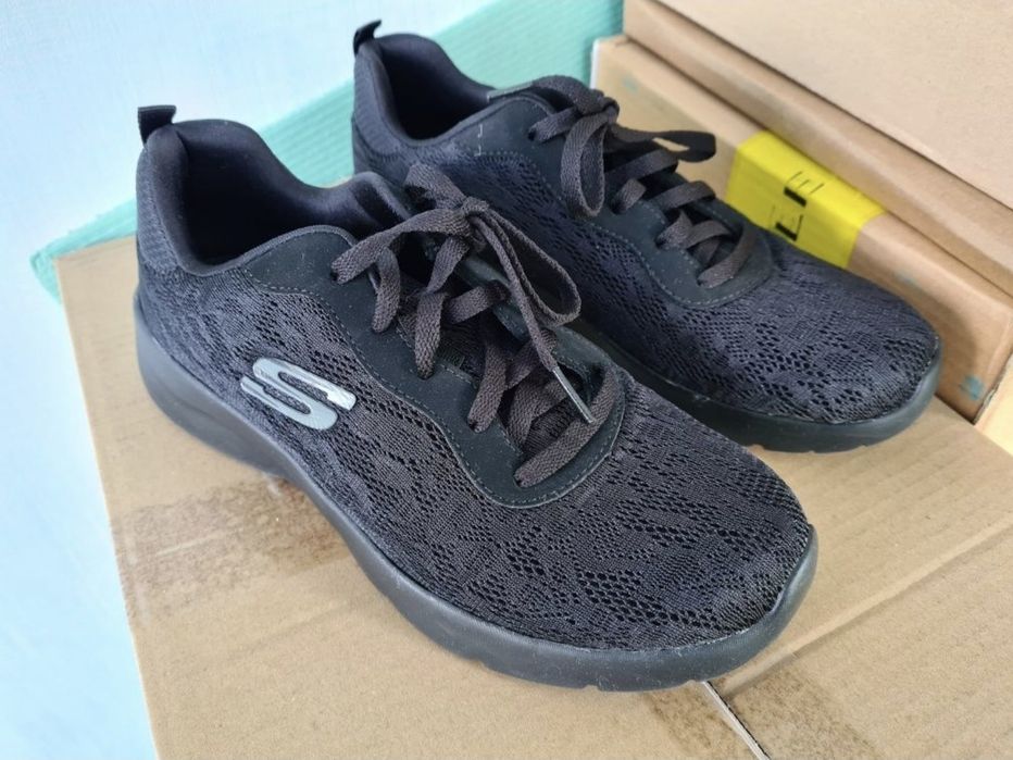 Sneakers dama 4 perechi (Alex McQueen, Jimmy Choo si Skechers)