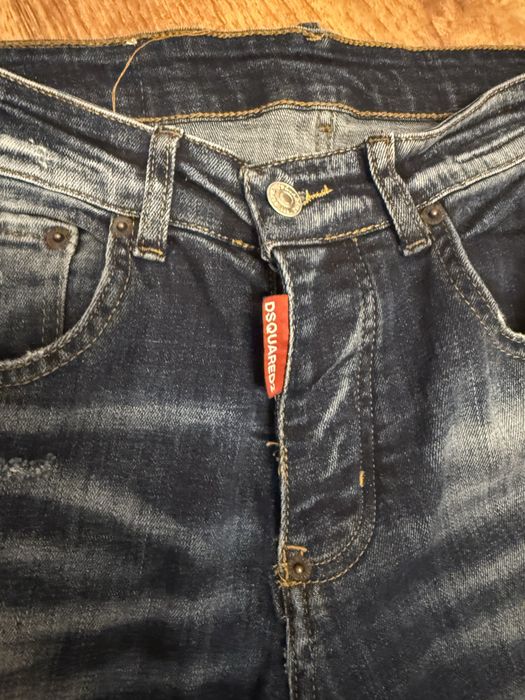 Дънки DSQUARED2 46 номер Отговаря на номерация S/M