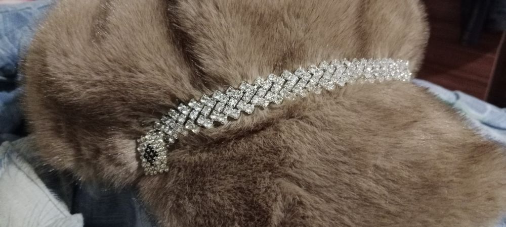 Продаю головные уборы