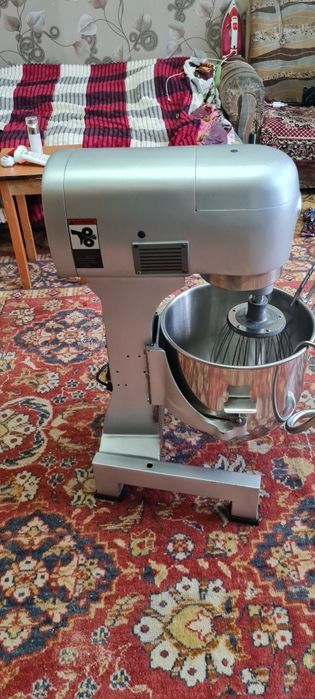 Продам миксер плонитарный 20 литров 220в