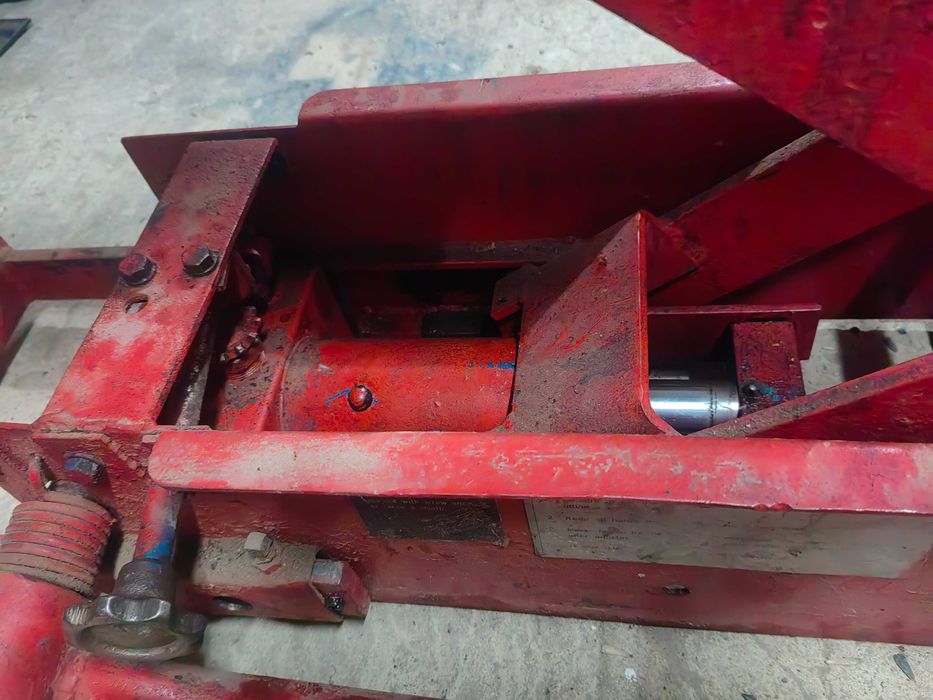 Elevator de canal tip foarfeca