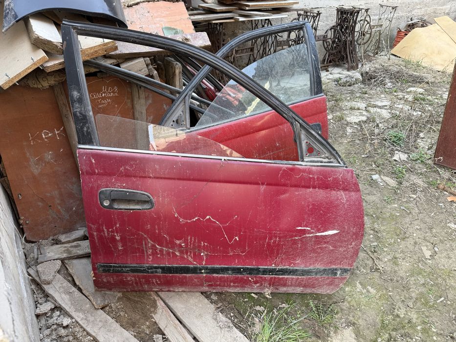 Продам двери на таиота карина е универсал