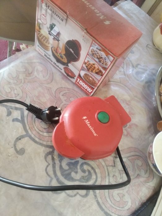 Вафельница продам
