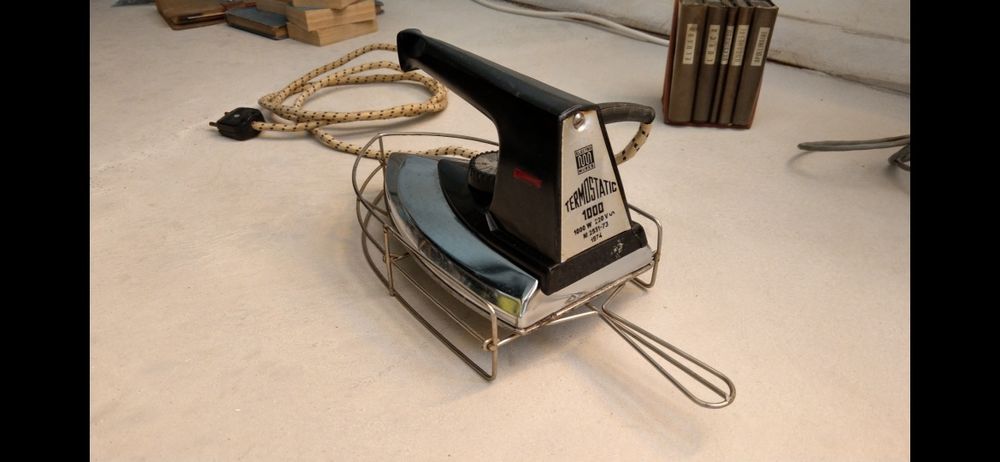 Fier de calcat vintage romanesc Termostatic 1000 / Electro Mures