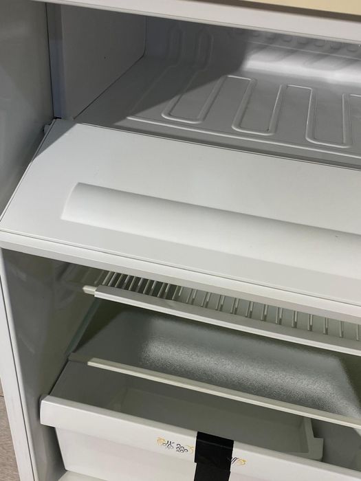 Mic Frigider cu Congelator Zanussi, 140 Litri