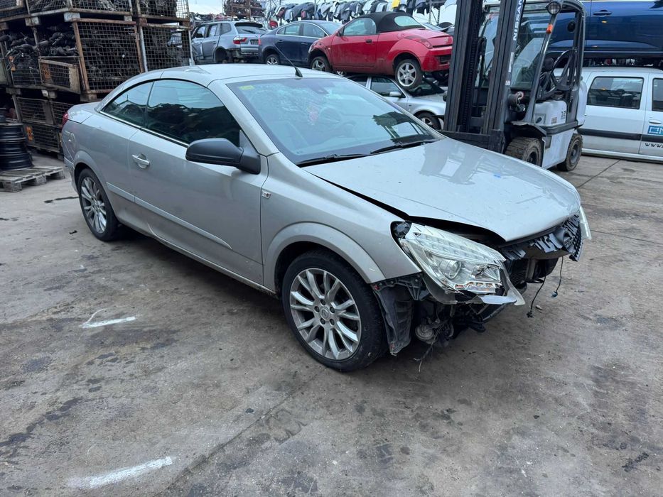 Opel ASTRA H CABRIO 2009  Dezmembrez/Dezmembram