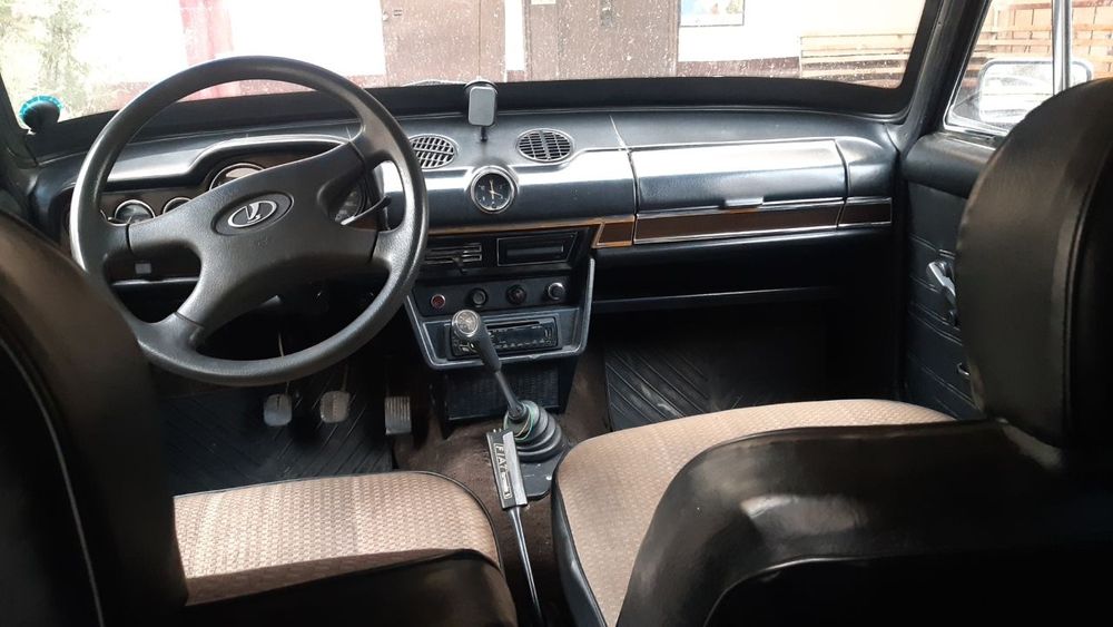 Vaz 2106 sotiladi 2000$