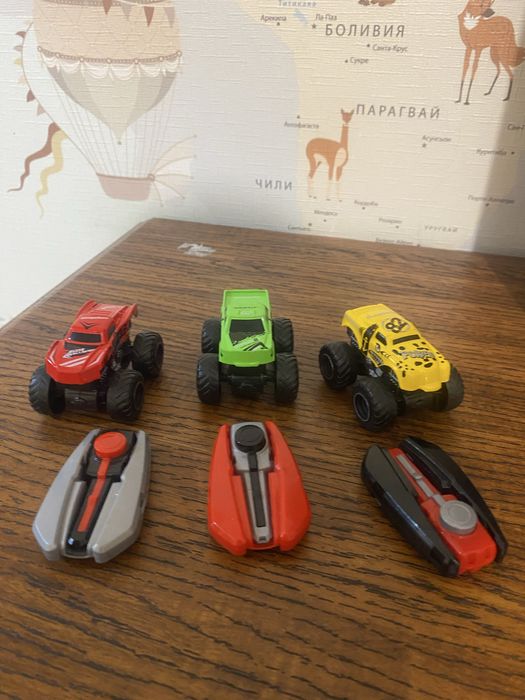 Игрушка машинка с ключиком