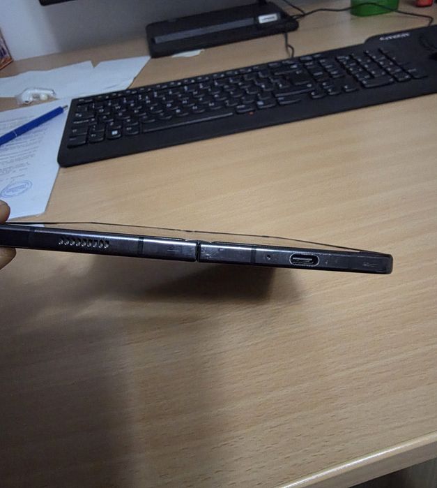 Samsung fold 5 in stare foarte buna tinut doar in huse safe