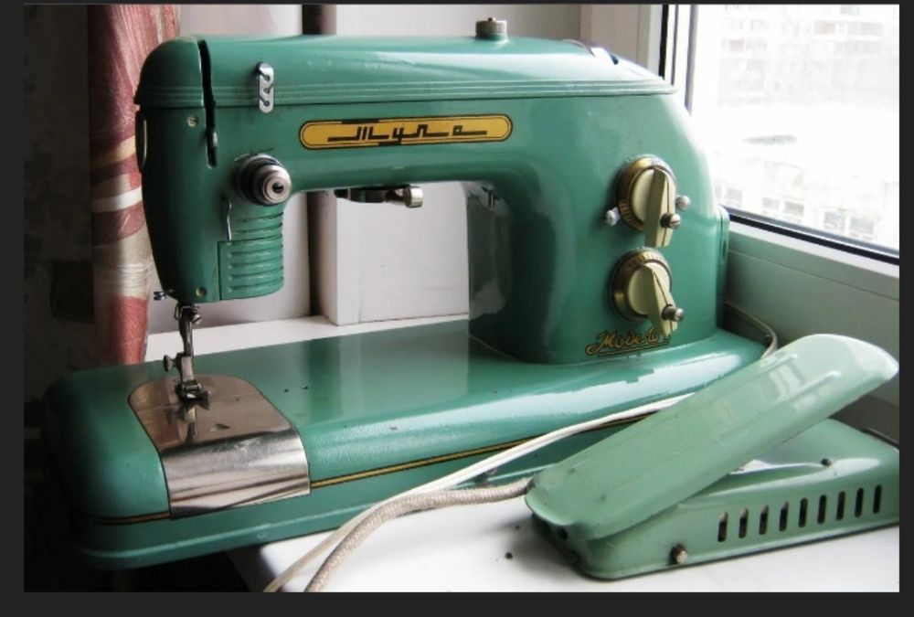 Швейная машинка с электроприводом в идеальном состоянии продам,имеется