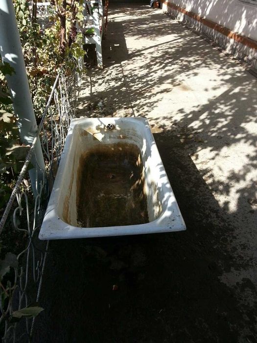 Chugun vanna sotiladi.