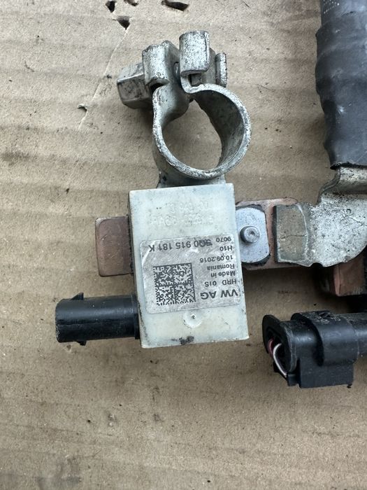 Borna minus / plus cu senzor pentru Volkswagen passat b8 golf 7 skoda superb 3 octavia 3