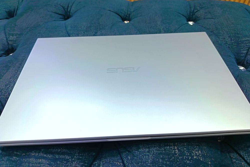 Laptop Asus core i5 10th Gen ideal.
