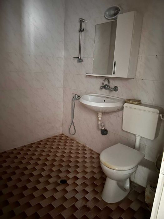 Дава се под наем Тристаен апартамент в Варна, Център - 100 кв.м за 820 € - Снимка #17