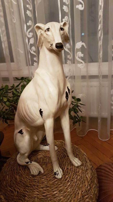 Хрътка от гипс в антикварен стил!